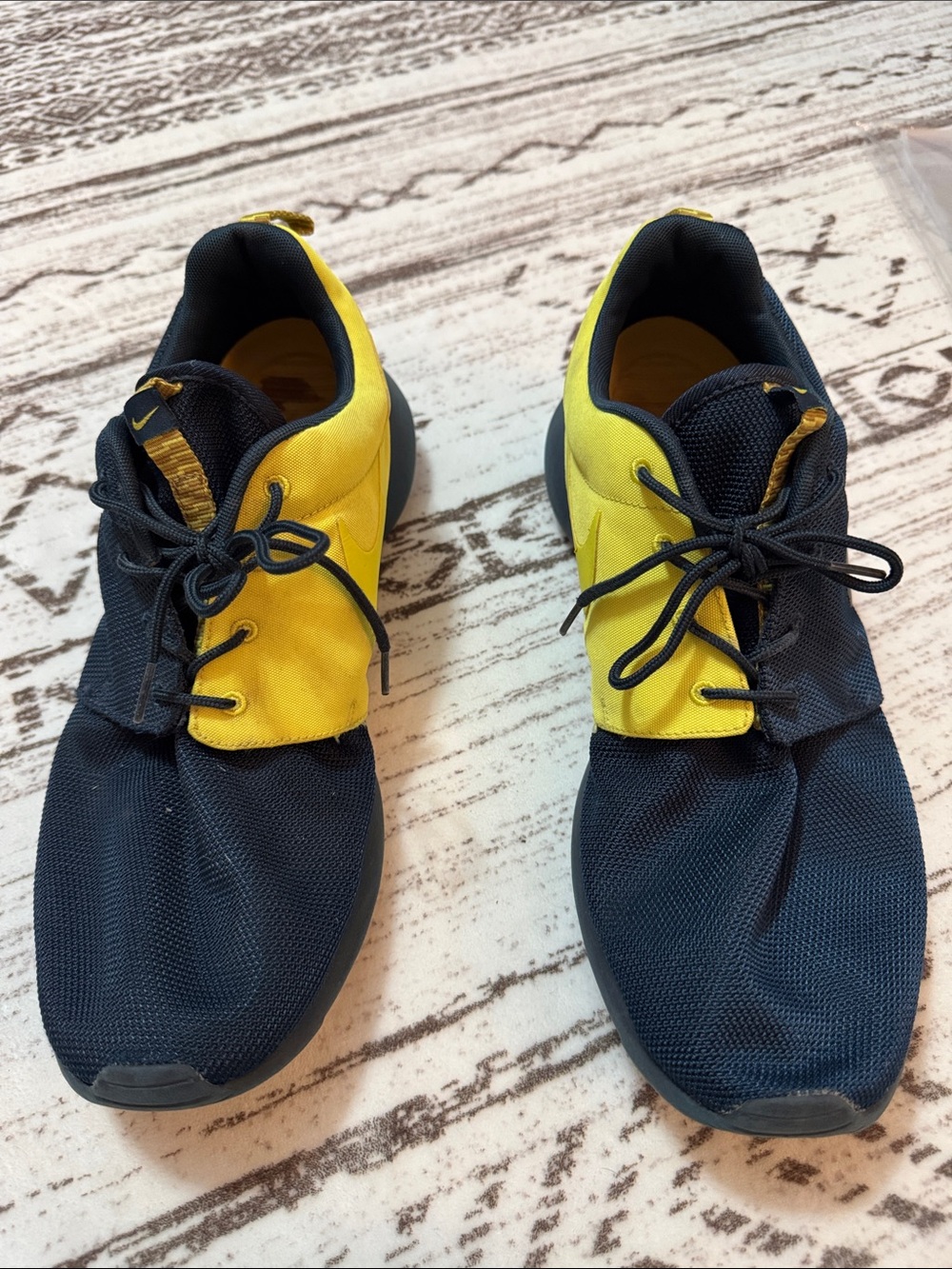Nike Roshe Men's Navy and Yellow Lightweight Sneakers